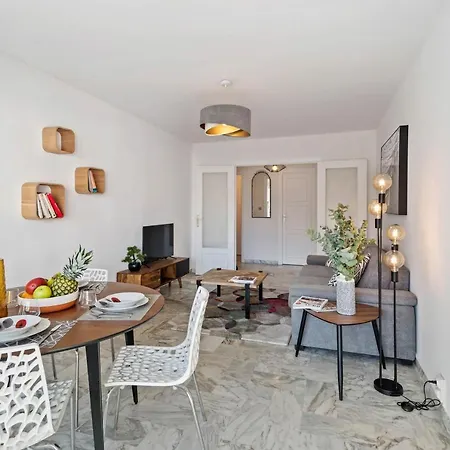 Majestic Apartment *
