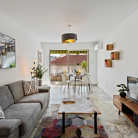 Majestic Apartment *
