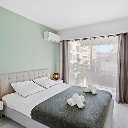 Majestic Apartment *