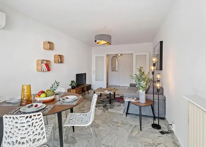 Majestic Apartment *