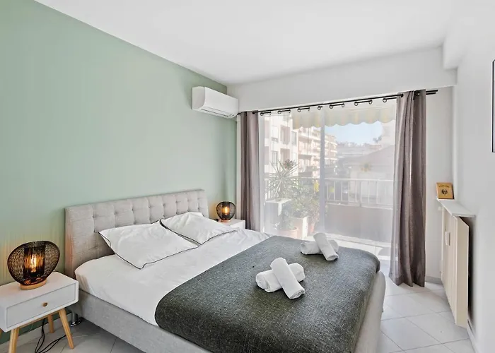 Majestic Apartment *