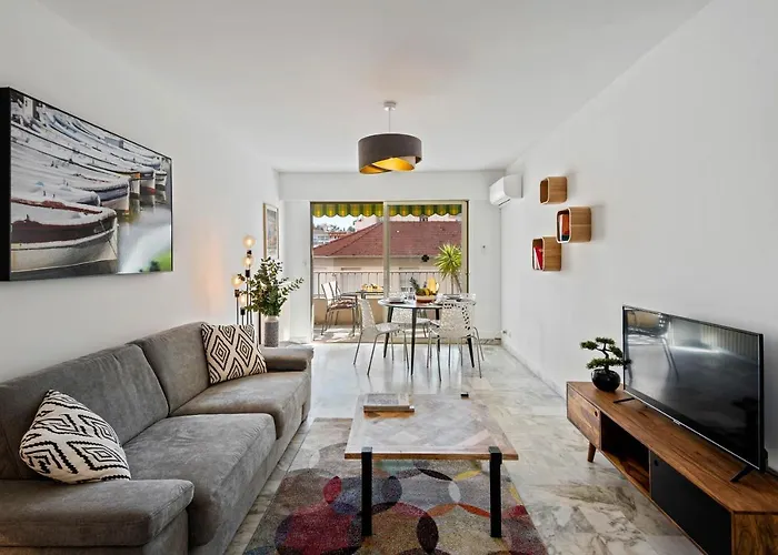 Majestic Apartment *